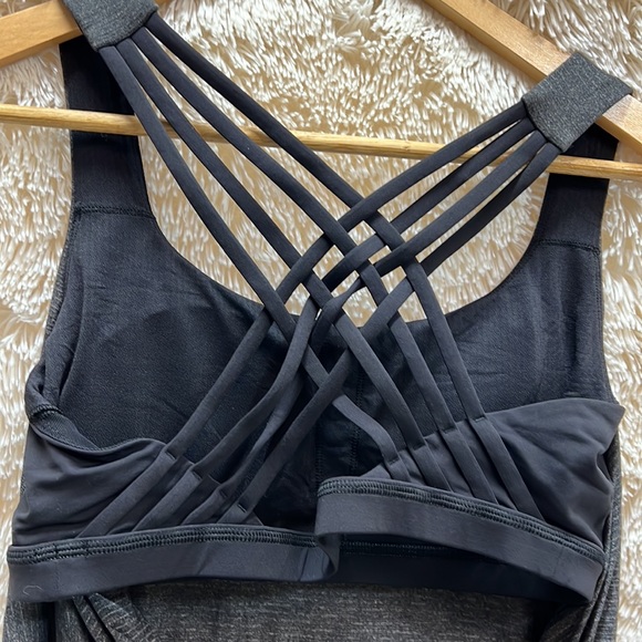 Lululemon work out top size 10 w/ build in bra & removable cup inserts - stripe - Picture 14 of 16